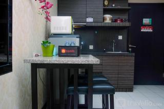Cozy and Elegant 1BR at The Wave Apartment Kuningan By Travelio - 2