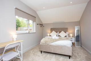 5Bed • Free Van Parking • No LEZ • Long Stay Rates - 4