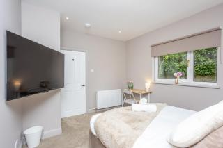 5Bed • Free Van Parking • No LEZ • Long Stay Rates - 1