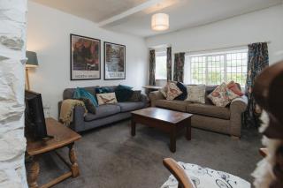 Cwmalis Hall - 4