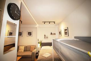 Studio 22 - 7