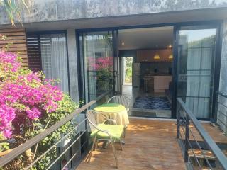 Quiet Chiang Mai NY Loft with exotic bougainvillea - 2