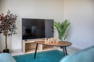 Luxury Gzira Penthouse 1BR Terrace - 3