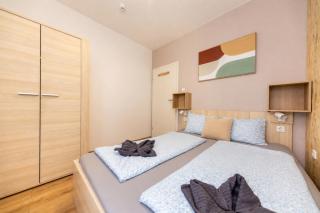 Prime Stay - Modern 2 Bedroom Apartment with Balcony & Parking Included - Budapest - 3