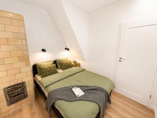 Charming Green House Apartment I cohost - 1
