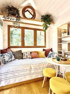 La Tiny house des Tisserins - sous les chênes - 3