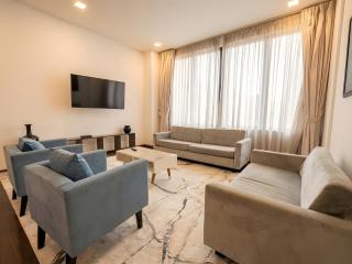 Minimalist City Retreat with Skyline Views - 9