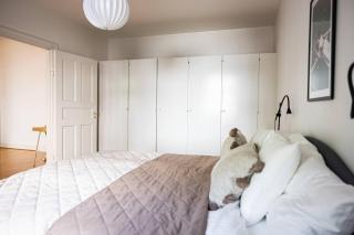 Prime Spot King Bed Spacious & Calm Coffee - 5