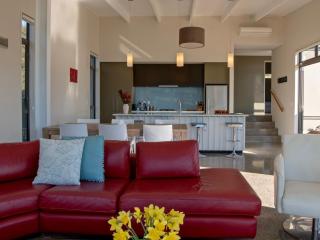 Kotare Point Paradise - Akaroa Holiday Home - 1