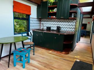0'Bama - Unique Upcycled Tiny House - 4