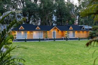 Alora in the Hills Pet-friendly with Shared Garden, Pergola Lounge, & TT Table - 0