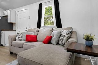 Stylish Tiny Home with Open Concept near Downtown Decatur and Bentonville, Arkansas - 5