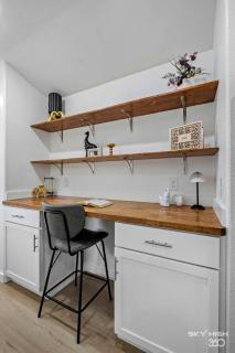 Stylish Tiny Home with Open Concept near Downtown Decatur and Bentonville, Arkansas - 4