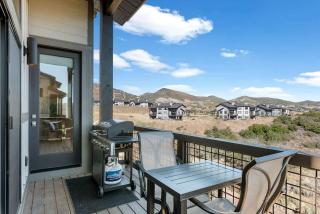 Luxury 5BR Townhome with 2 Garages Near Skiing & Outdoor Adventures - 5