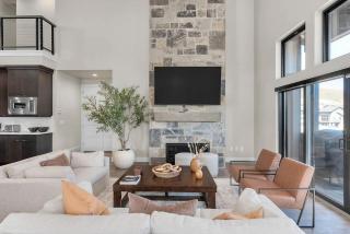 Luxury 5BR Townhome with 2 Garages Near Skiing & Outdoor Adventures - 1