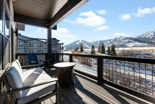 Modern 3BR Mountain Townhouse Near Ski Lifts with Fire Pit & Garage - 0