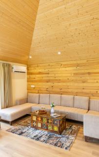 Alora in the Hills Pet-friendly with Shared Garden, Pergola Lounge, & TT Table - 8