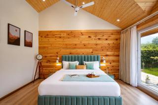 Alora in the Hills Pet-friendly with Shared Garden, Pergola Lounge, & TT Table - 7