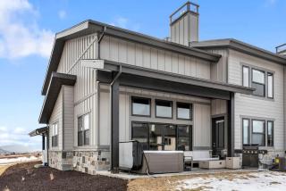 Luxury Mountain Townhouse with Hot Tub, Fire Pit & Ski Access Near Deer Valley - 0