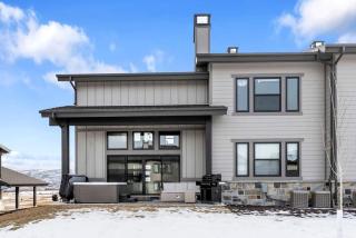 Luxury Mountain Townhouse with Hot Tub, Fire Pit & Ski Access Near Deer Valley - 5