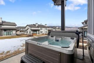 Luxury Mountain Townhouse with Hot Tub, Fire Pit & Ski Access Near Deer Valley - 4