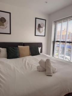 Spacious Modern 1 Bed Apartments in St Neots - Perfect for Contractors & Professionals - Free Parking - WiFi - Fully Equipped Kitchen - Smart TV Ideal for Work Stays and Long Projects - 9