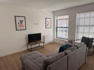Spacious Modern 1 Bed Apartments in St Neots - Perfect for Contractors & Professionals - Free Parking - WiFi - Fully Equipped Kitchen - Smart TV Ideal for Work Stays and Long Projects - 6