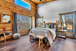 Secluded Riverfront Cabin with Scenic Bluffs near Fayetteville, Arkansas - 9