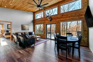 Secluded Riverfront Cabin with Scenic Bluffs near Fayetteville, Arkansas - 8