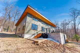 Secluded Riverfront Cabin with Scenic Bluffs near Fayetteville, Arkansas - 5