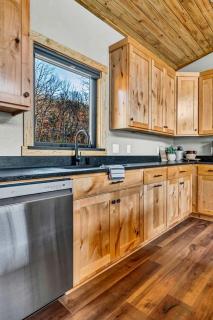 Secluded Riverfront Cabin with Scenic Bluffs near Fayetteville, Arkansas - 3