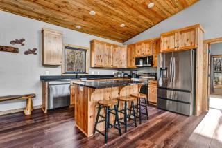 Secluded Riverfront Cabin with Scenic Bluffs near Fayetteville, Arkansas - 2
