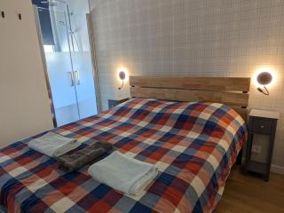 MAISON GERMÈS - CENTRAL & STANDING - CYCLING & SKI HOUSE IN LUCHON - Appartements traversants - Lits 180 King Size - Linge de lit et de toilette inclus - Parking et Espace Télétravail - 1