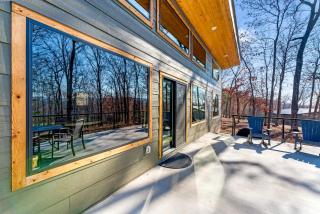 Tranquil Riverside Cabin with Expansive Trails near Elkins, Arkansas - 6