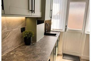 4 Bedroom House Sleeps 7 -Free Parking -Co-op Live - 9