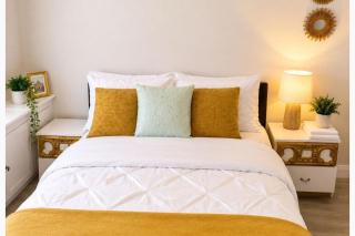 4 Bedroom House Sleeps 7 -Free Parking -Co-op Live - 5