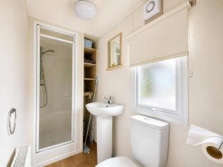 Gorgeous Caravan With Decking In Breydon Water Holiday Park, Ref 10081B - 2