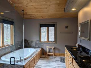 Spacious Lakeside Cottage with accessibility aid Access near Walker, Minnesota - 2