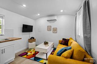 Modern Tiny Home with Office Space near Crystal Lake and Downtown Decatur, Arkansas - 8