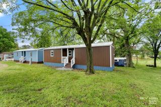 Modern Tiny Home with Office Space near Crystal Lake and Downtown Decatur, Arkansas - 3