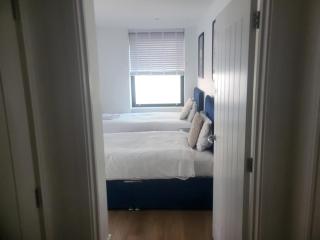 Spacious Modern 1 Bed Apartments in St Neots - Perfect for Contractors & Professionals - Free Parking - WiFi - Fully Equipped Kitchen - Smart TV Ideal for Work Stays and Long Projects - 2