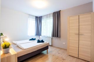 Prime Stay - Deluxe 3 Bedroom Family Apartment - Parking Included - 1