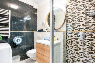 Prime Stay - Deluxe 3 Bedroom Family Apartment - Parking Included - 2