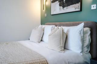Harrogate House Apt 4 - Cheltenham Parade Loft - 8