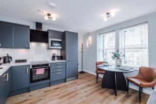 Harrogate House Apt 4 - Cheltenham Parade Loft - 4