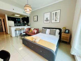 SUNRISE HOMES - A Stylish Studio in Botanica Tower - 4