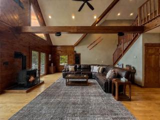 Cozy Cabin with Movie Theater & Hot Tub Escape in Lovell, Maine - 9