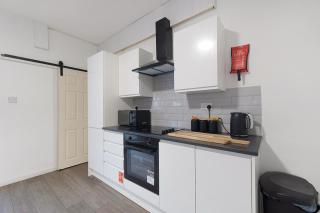 Cosy 2BR Apartment Sleeps 4 by Stay With Us - 7