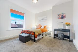Cosy 2BR Apartment Sleeps 4 by Stay With Us - 9