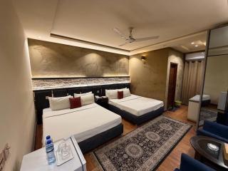 Shelton Hotel Gulberg - 9
